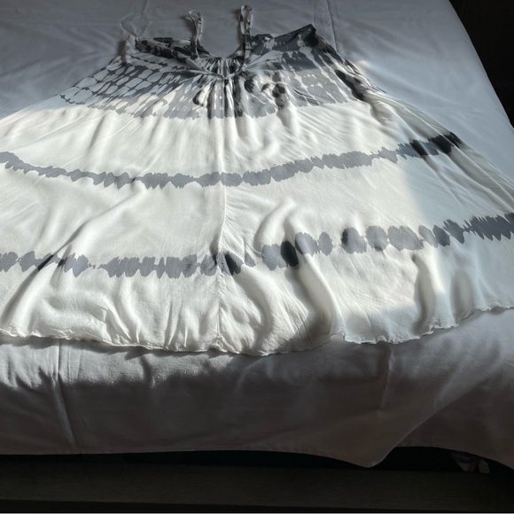Pineapple Boutique Dress White with Grey Tie Dye Size Small/Medium - Picture 7 of 14